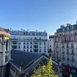 Quiet And Bright Apartment Close To Republique And Marais